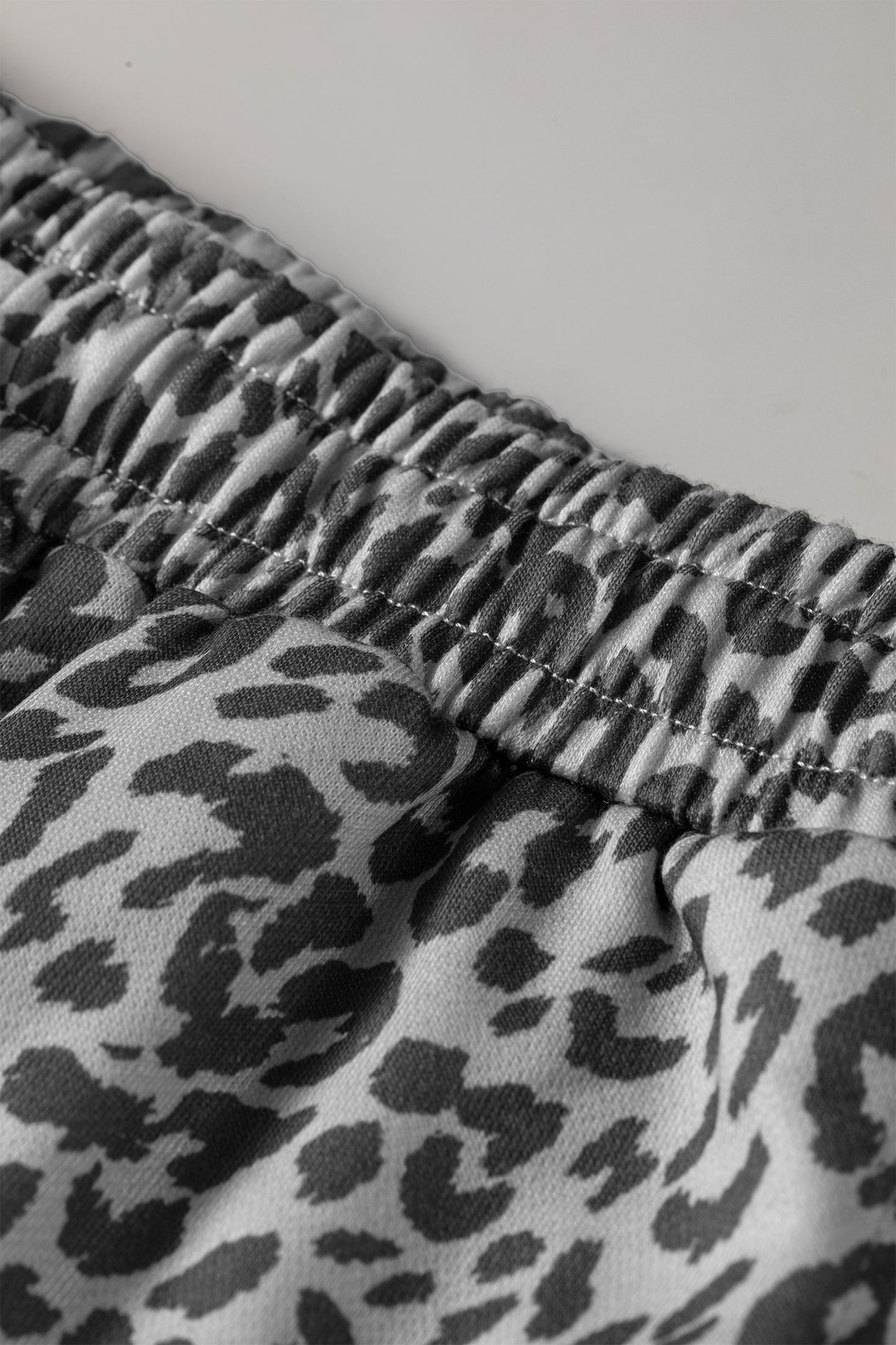 ⭐🐆 Gray Leopard Print Star Patch Jogger Pants