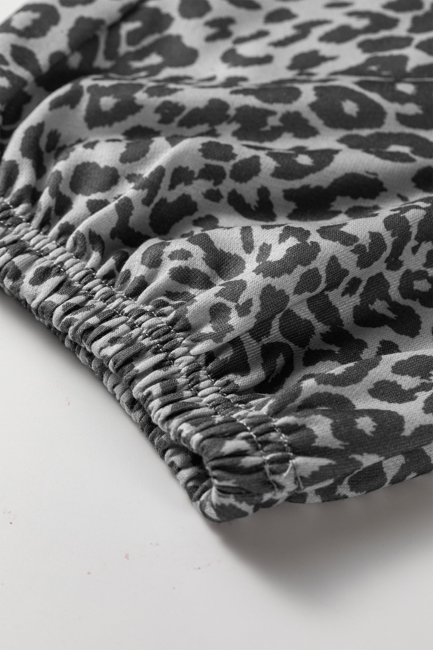 ⭐🐆 Gray Leopard Print Star Patch Jogger Pants