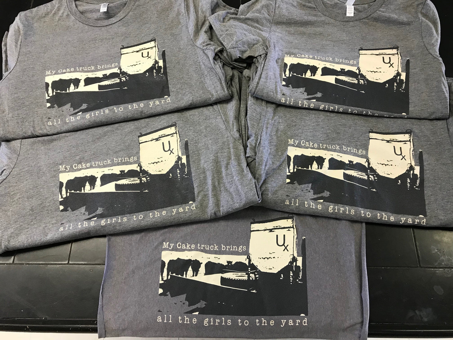 Cake Truck Tee 💩 Unisex