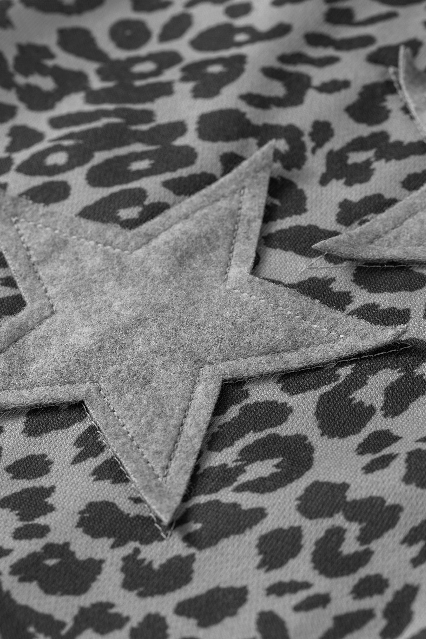 ⭐🐆 Gray Leopard Print Star Patch Jogger Pants